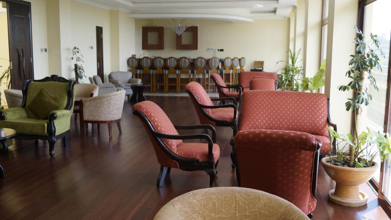 The White Rhino Hotel เนย์รี ภายนอก รูปภาพ