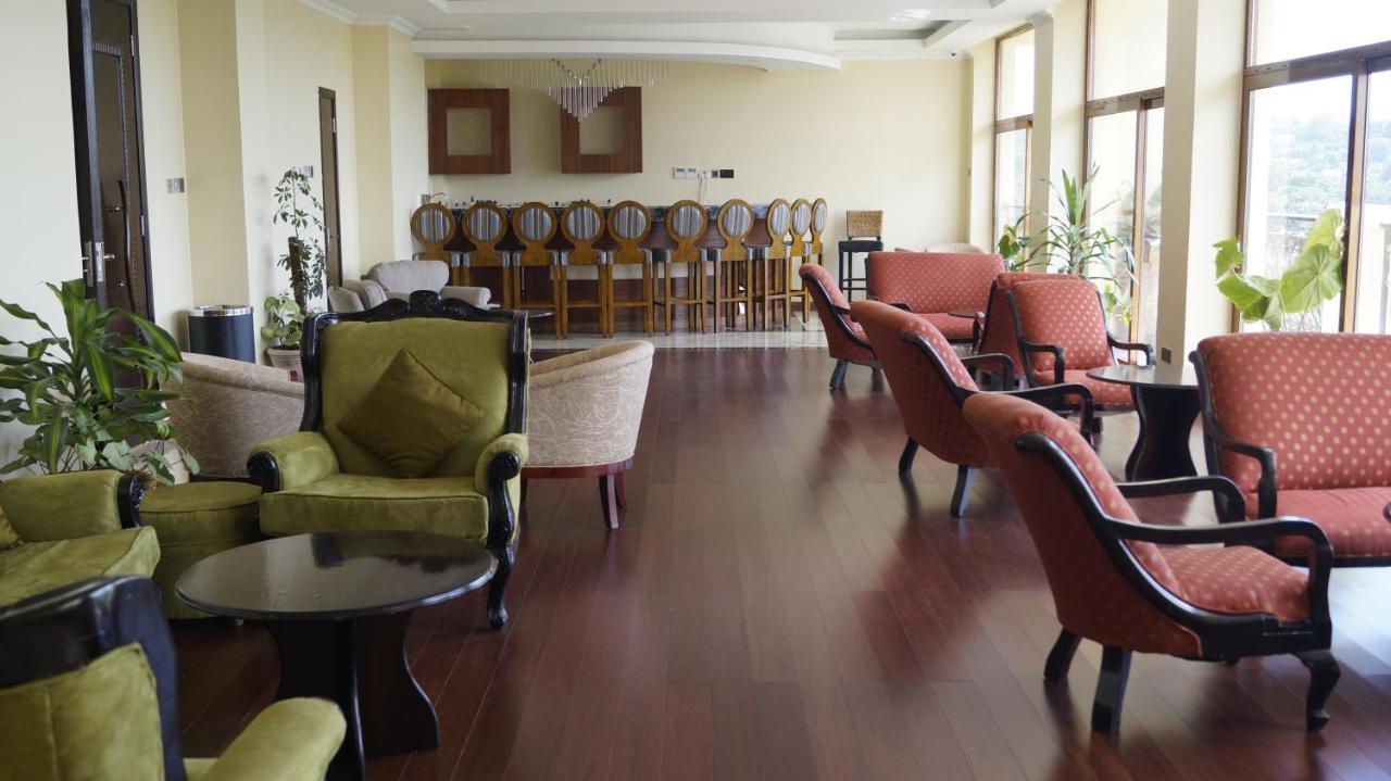 The White Rhino Hotel เนย์รี ภายนอก รูปภาพ