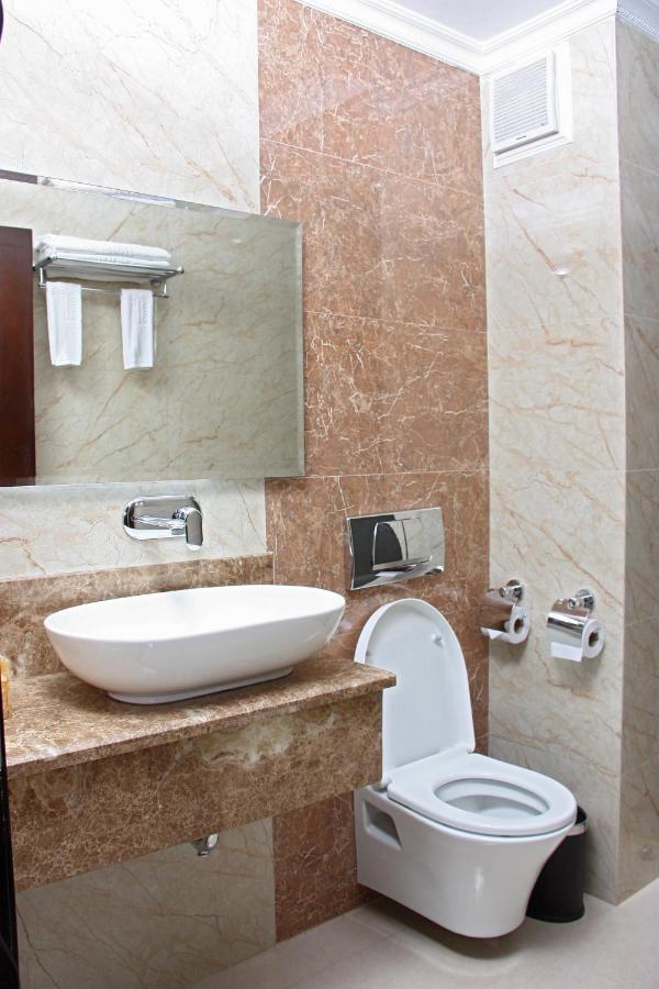 The White Rhino Hotel เนย์รี ภายนอก รูปภาพ