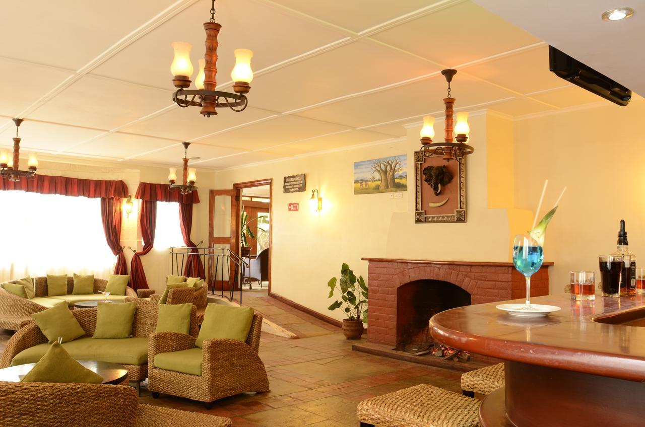The White Rhino Hotel เนย์รี ภายนอก รูปภาพ