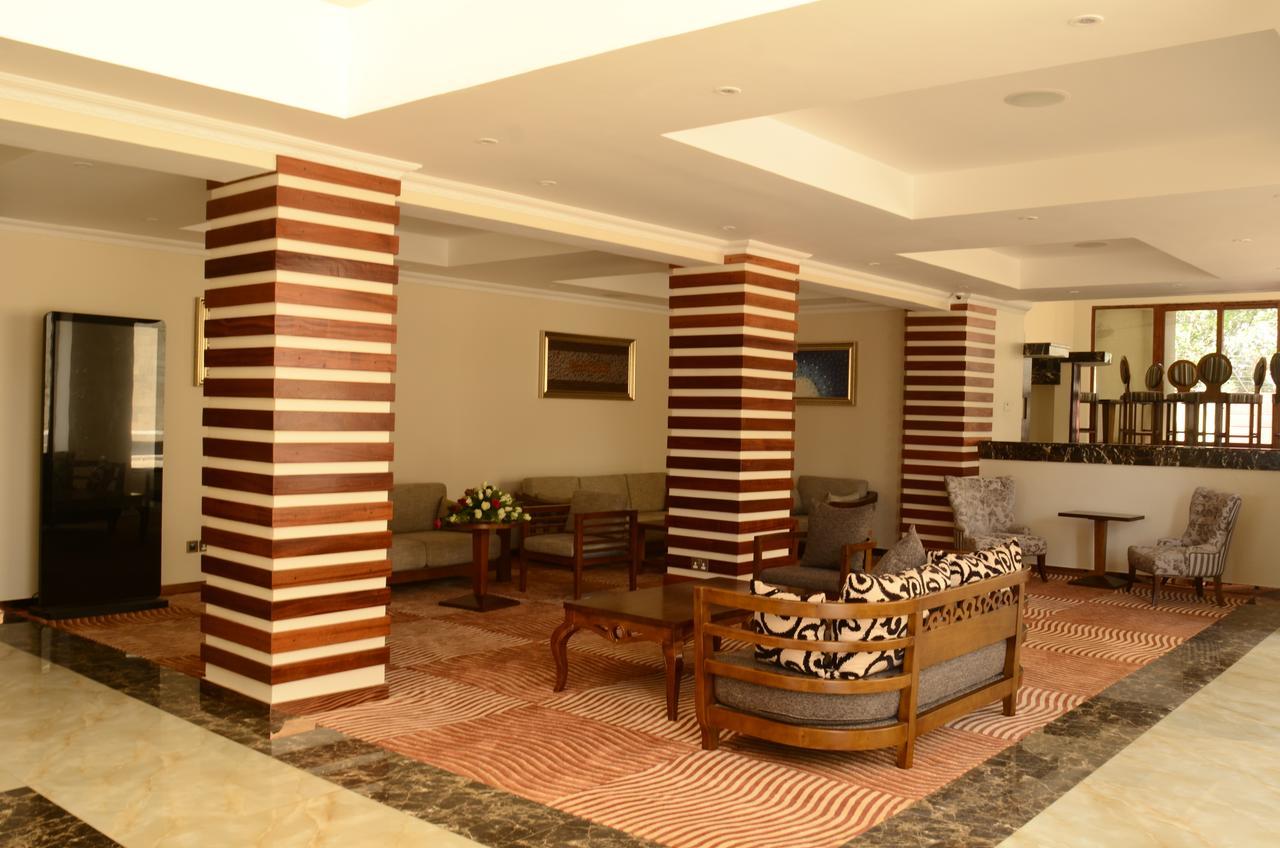 The White Rhino Hotel เนย์รี ภายนอก รูปภาพ