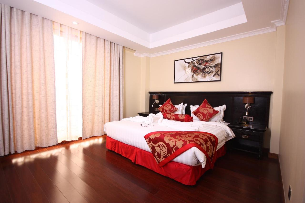 The White Rhino Hotel เนย์รี ภายนอก รูปภาพ