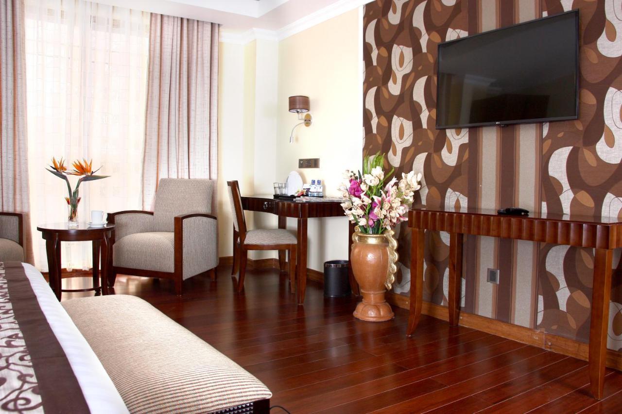 The White Rhino Hotel เนย์รี ภายนอก รูปภาพ