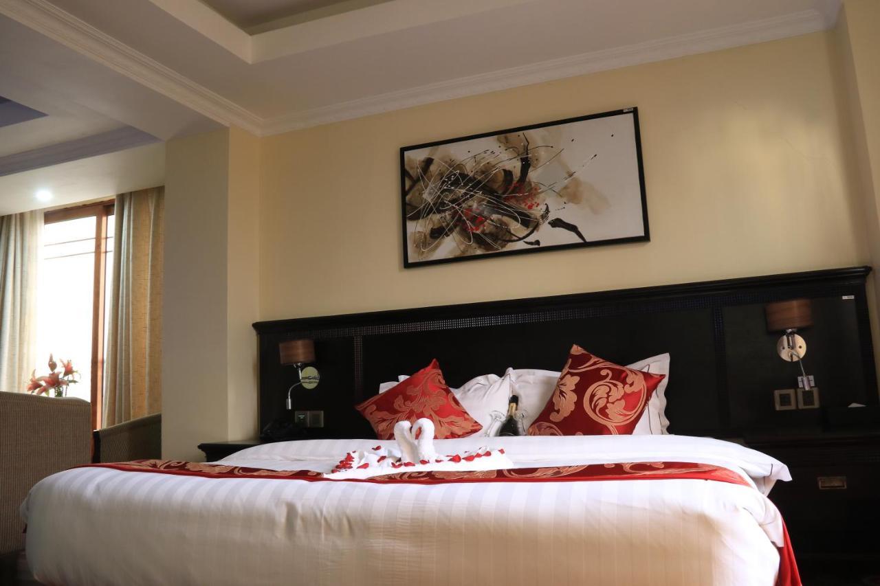 The White Rhino Hotel เนย์รี ภายนอก รูปภาพ