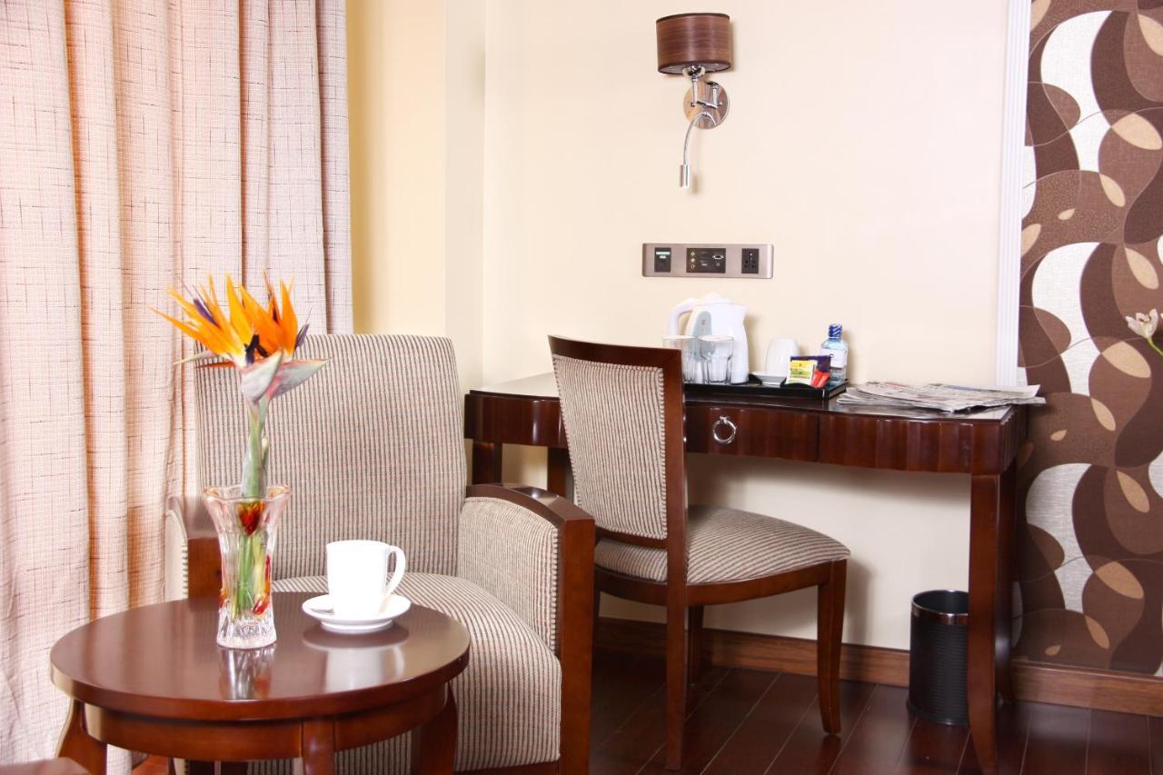 The White Rhino Hotel เนย์รี ภายนอก รูปภาพ