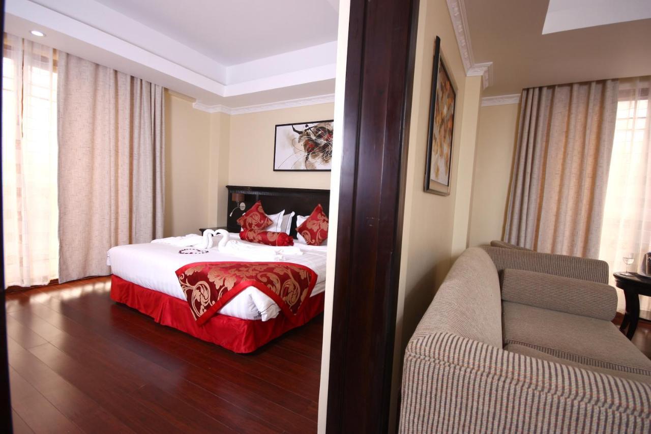 The White Rhino Hotel เนย์รี ภายนอก รูปภาพ